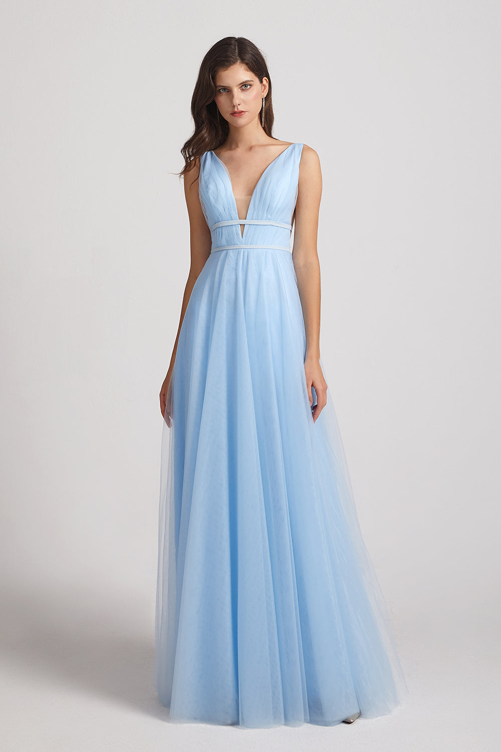 sleeveless a-line blue tulle bridesmaid gown